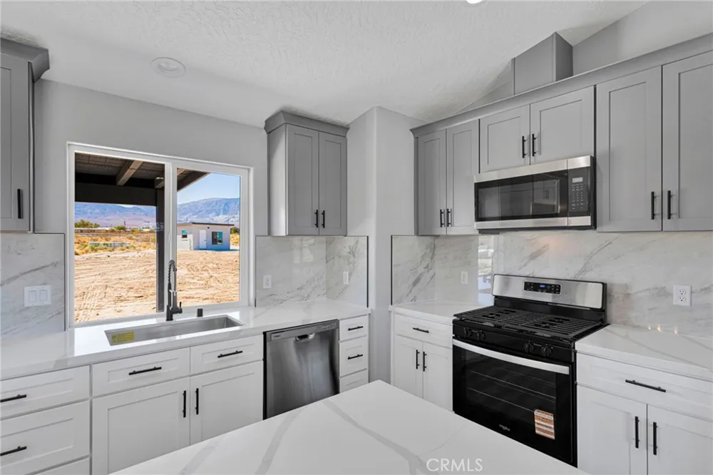 36115 Sutter Lucerne Valley, CA 92356