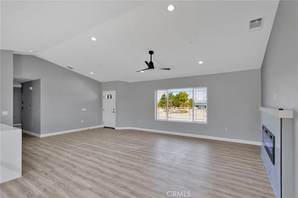36115 Sutter Lucerne Valley, CA 92356
