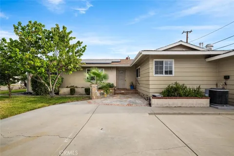 1943 W Victoria