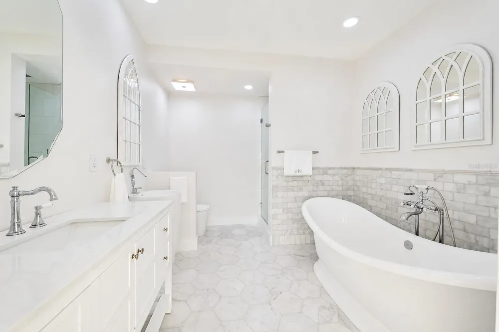 2900 GULF BOULEVARD #108 Belleair Beach, FL 33786