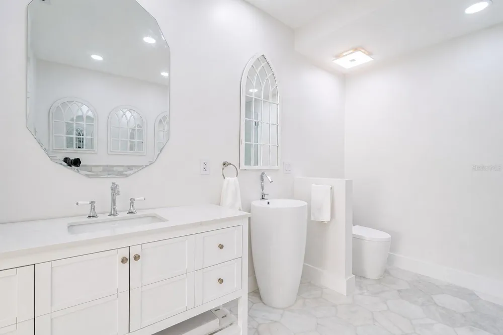 2900 GULF BOULEVARD #108 Belleair Beach, FL 33786