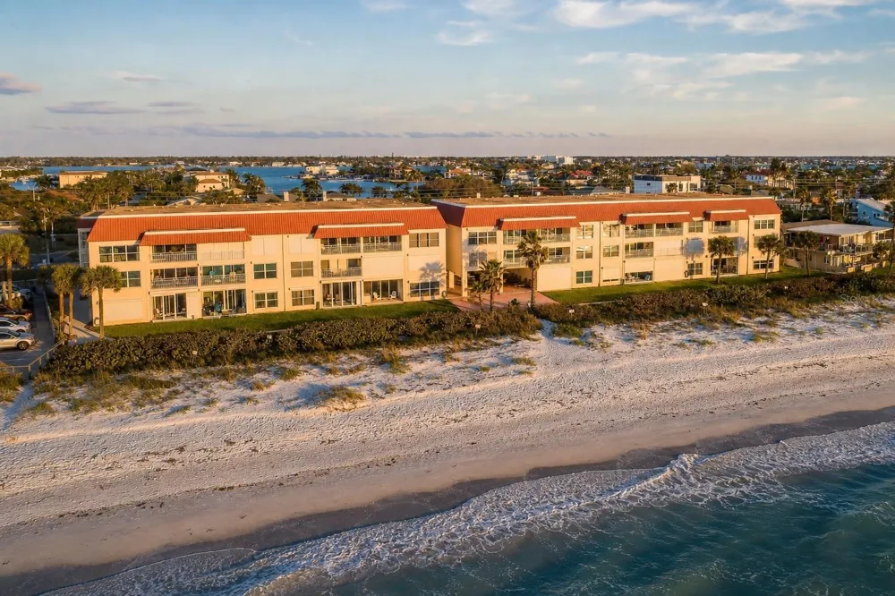 2900 GULF BOULEVARD #108 Belleair Beach, FL 33786