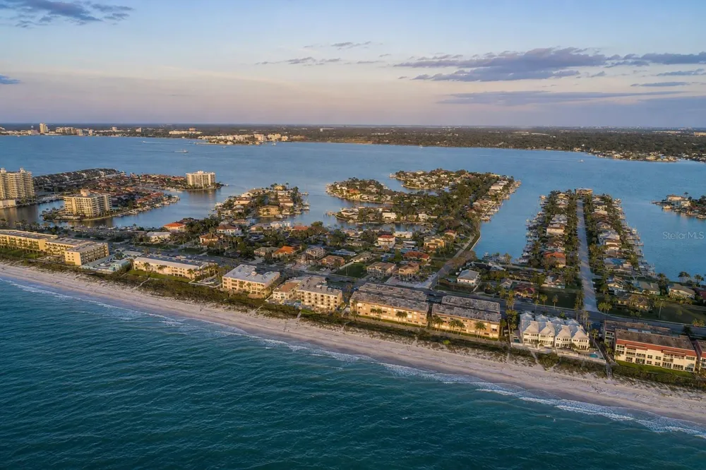 2900 GULF BOULEVARD #108 Belleair Beach, FL 33786