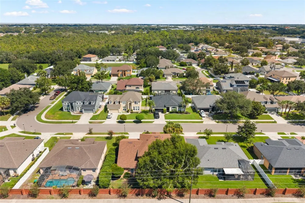 393 LAKE AMBERLEIGH DRIVE Winter Garden, FL 34787