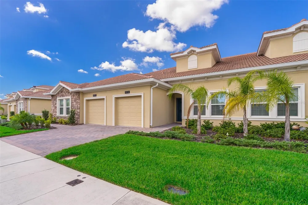 1173 TRAPPERS TRAIL LOOP Champions Gate, FL 33896