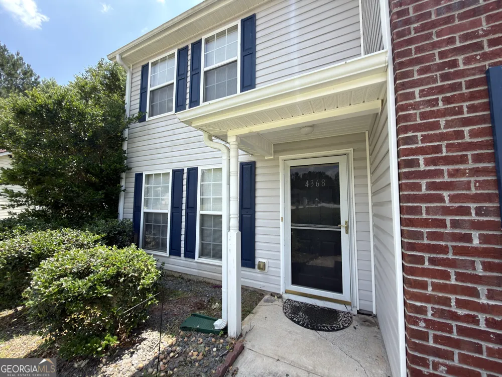 4368 Gray Raptor CIR Snellville, GA 30039