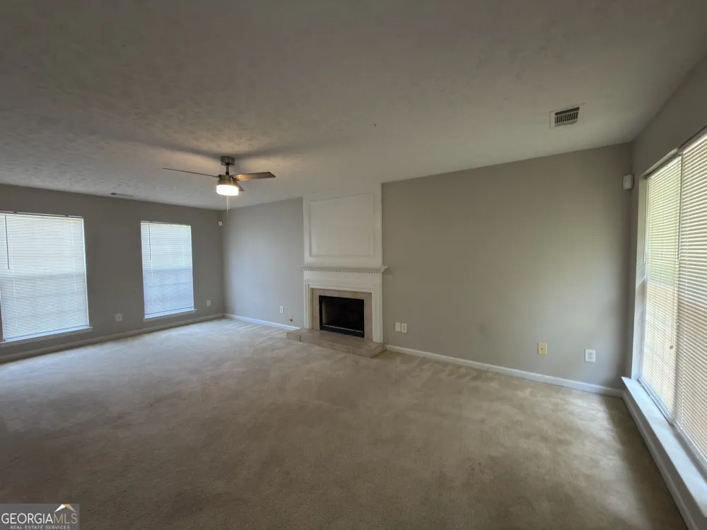 4368 Gray Raptor CIR Snellville, GA 30039