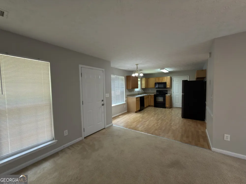 4368 Gray Raptor CIR Snellville, GA 30039