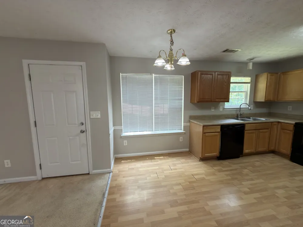 4368 Gray Raptor CIR Snellville, GA 30039