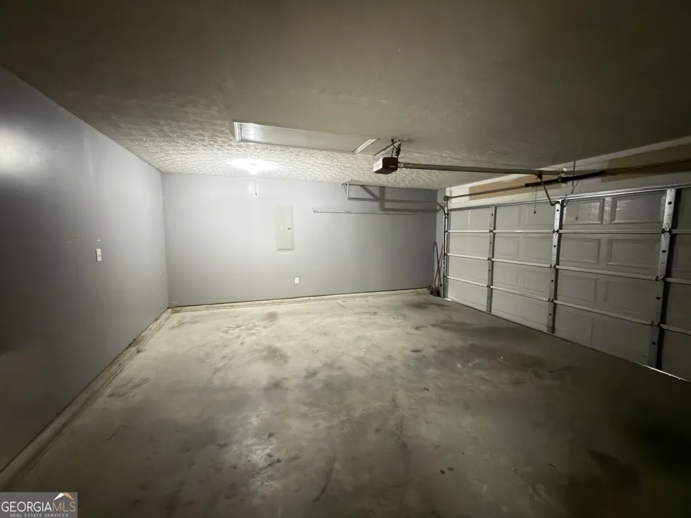 4368 Gray Raptor CIR Snellville, GA 30039