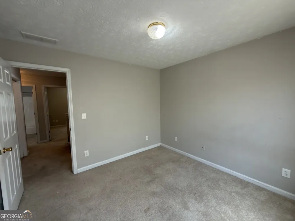 4368 Gray Raptor CIR Snellville, GA 30039