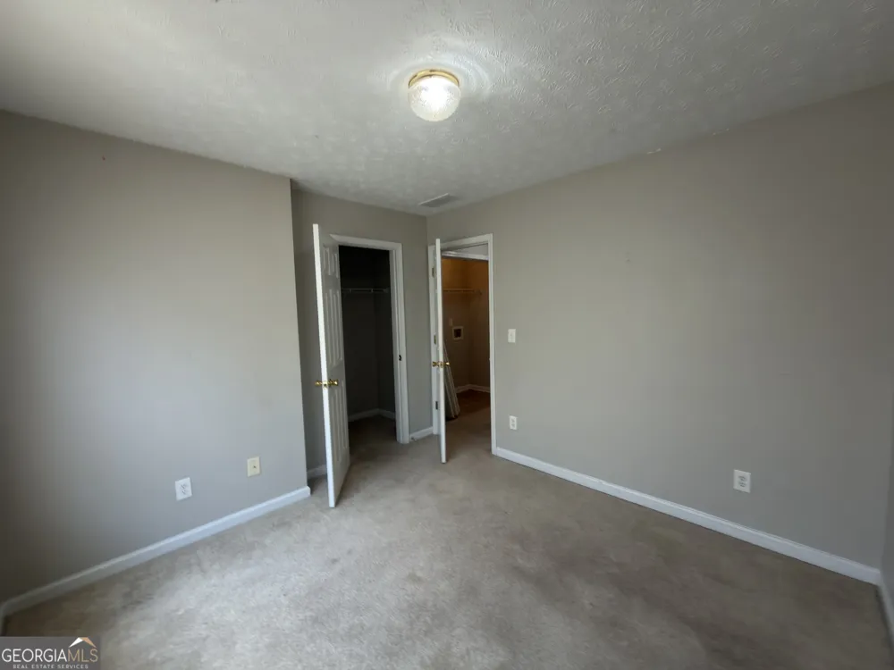 4368 Gray Raptor CIR Snellville, GA 30039