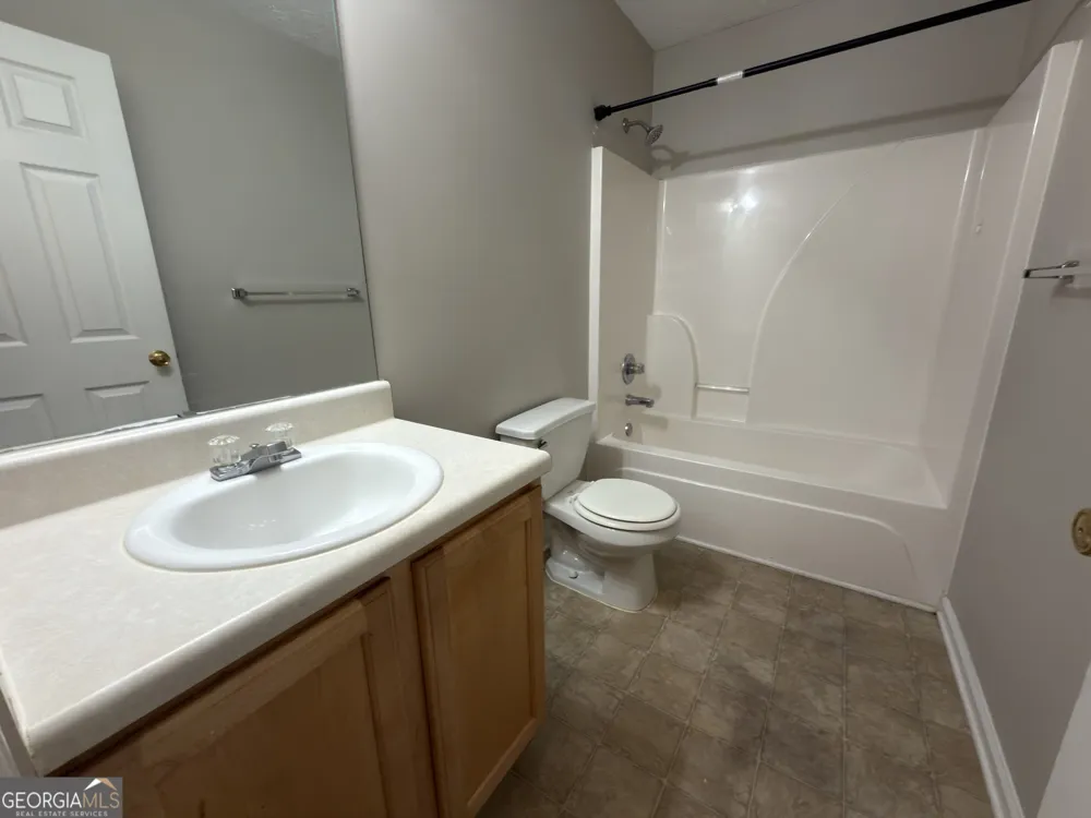 4368 Gray Raptor CIR Snellville, GA 30039