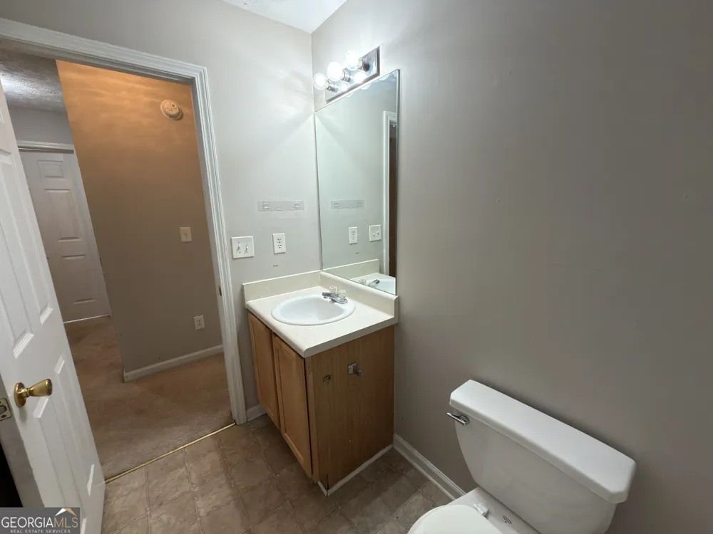4368 Gray Raptor CIR Snellville, GA 30039
