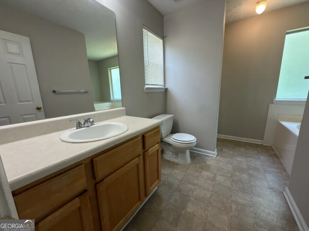 4368 Gray Raptor CIR Snellville, GA 30039