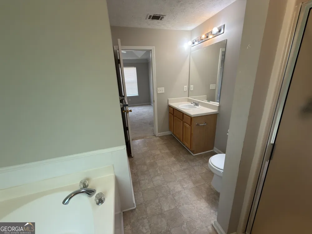 4368 Gray Raptor CIR Snellville, GA 30039