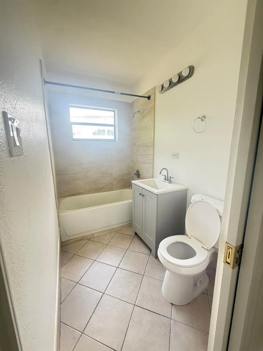 3530 NW 1ST COURT NW Fort Lauderdale, FL 33311
