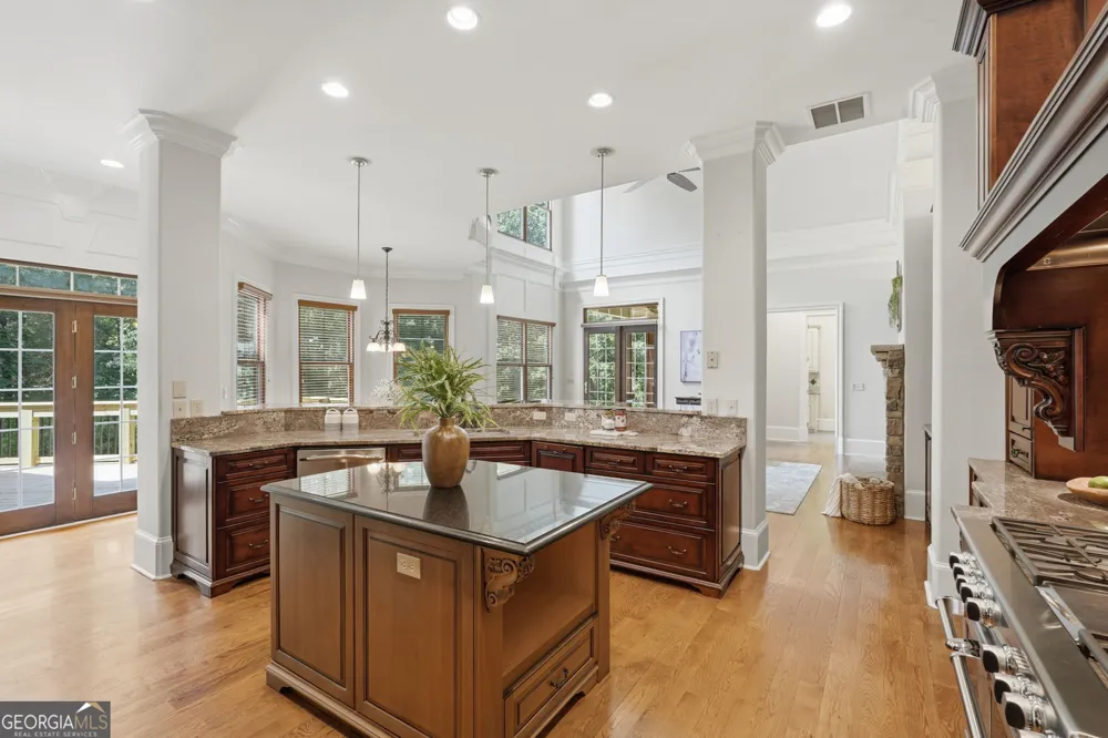 112 Overlook CIR Dawsonville, GA 30534