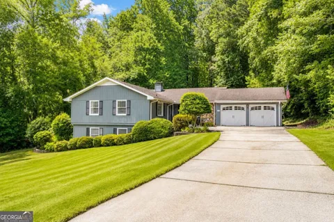 1054 Fairfield DR NE