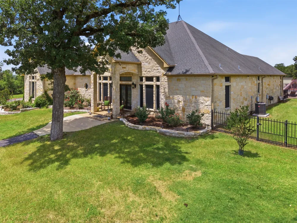 2936 FM 1704 Elgin, TX 78621