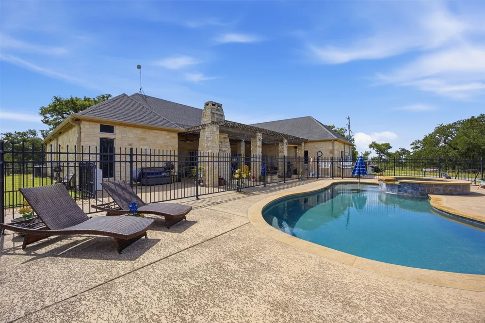 2936 FM 1704 Elgin, TX 78621