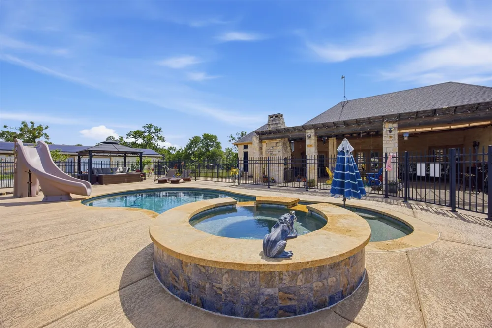 2936 FM 1704 Elgin, TX 78621
