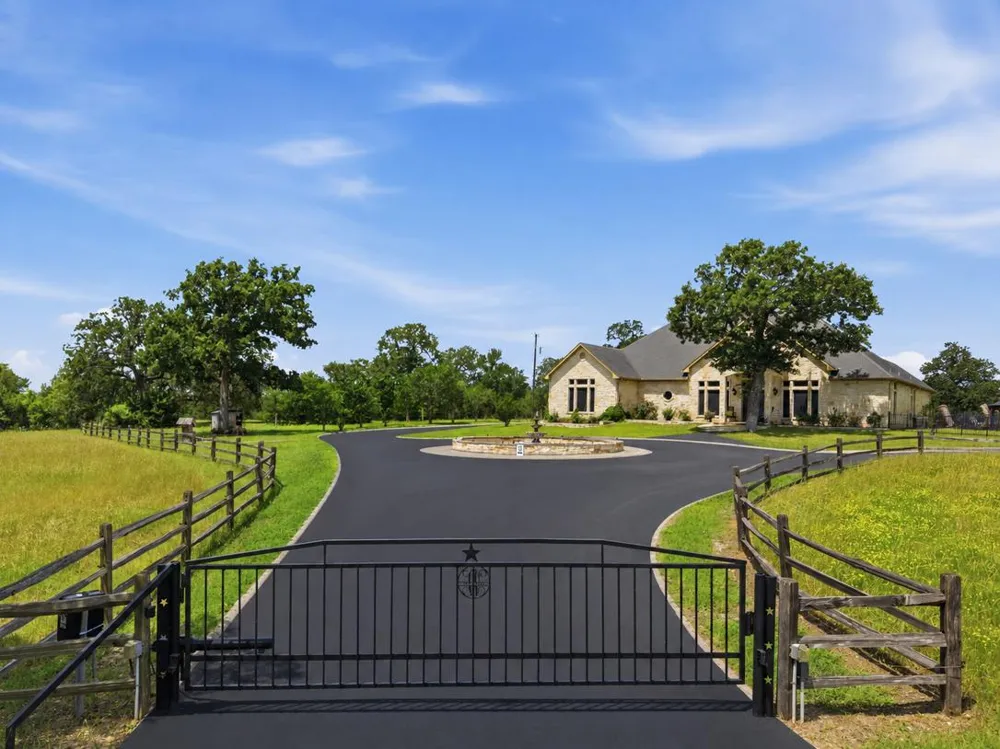 2936 FM 1704 Elgin, TX 78621