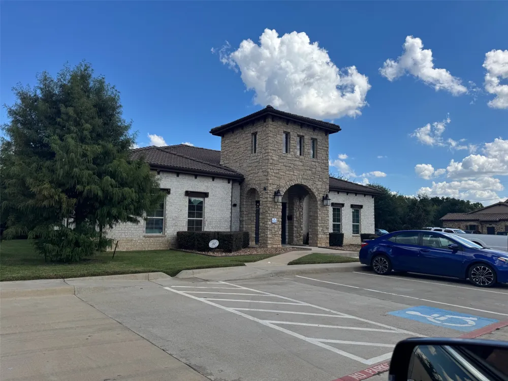 207 E Debbie Lane Mansfield, TX 76063
