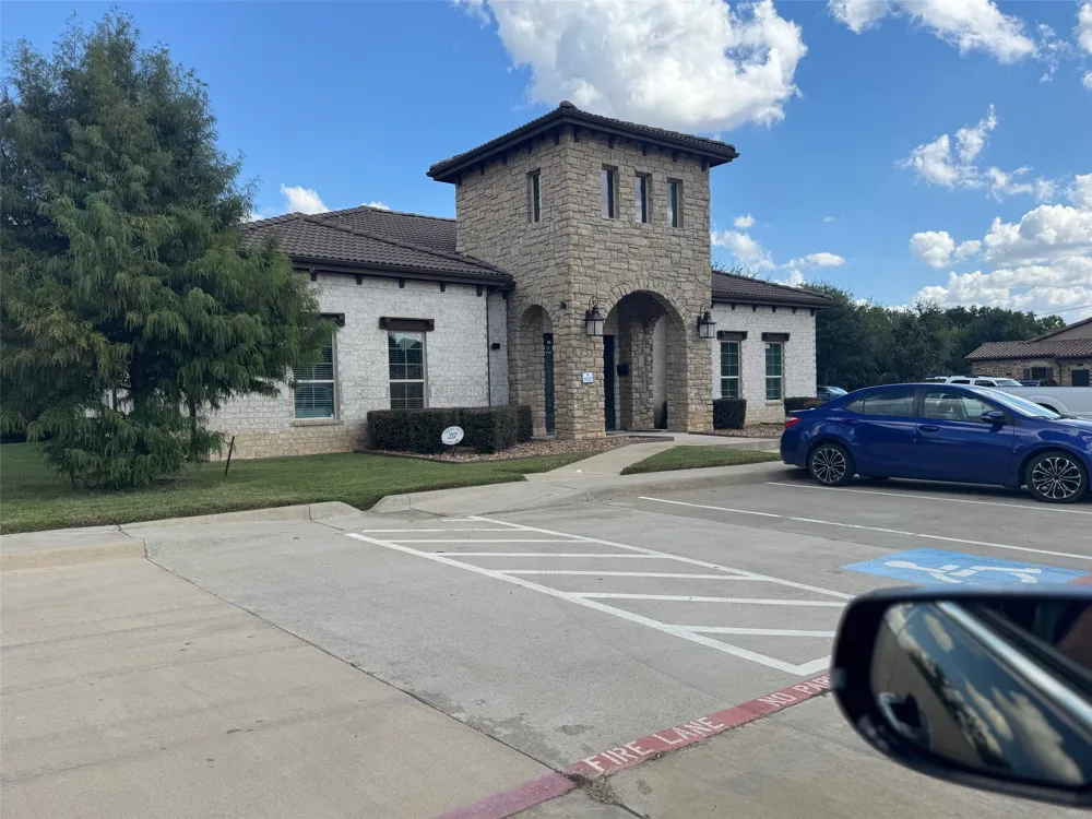 207 E Debbie Lane Mansfield, TX 76063