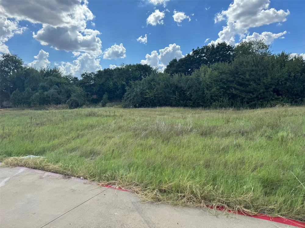 207 E Debbie Lane Mansfield, TX 76063