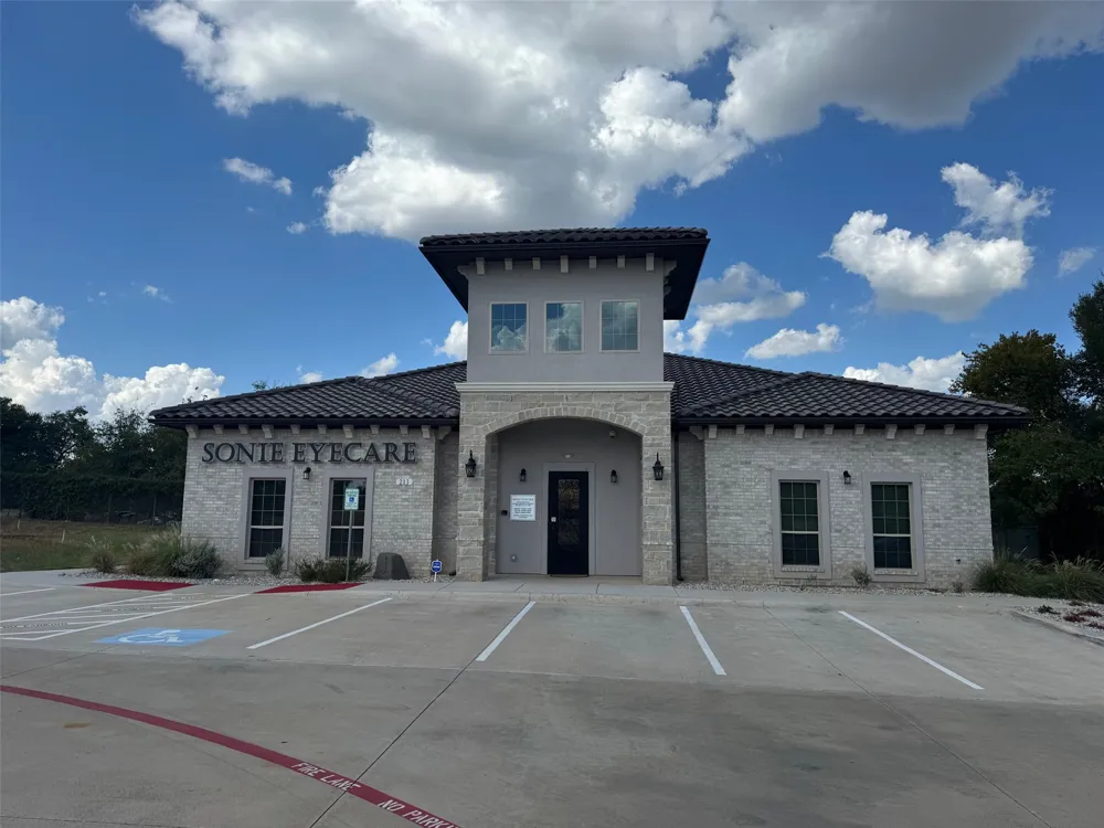 207 E Debbie Lane Mansfield, TX 76063