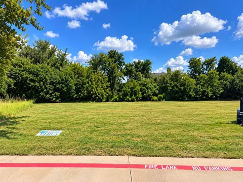 207 E Debbie Lane