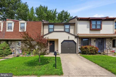 909 CLOVER PLACE
