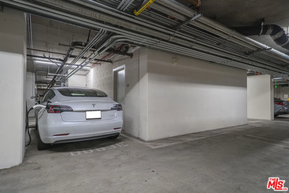 1111 S Grand Avenue #716 Los Angeles, CA 90015