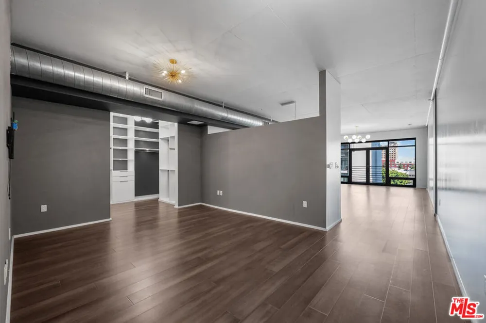 1111 S Grand Avenue #716 Los Angeles, CA 90015