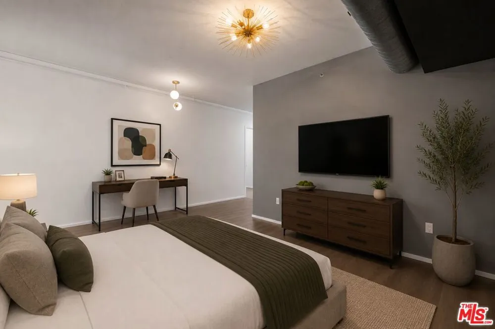 1111 S Grand Avenue #716 Los Angeles, CA 90015