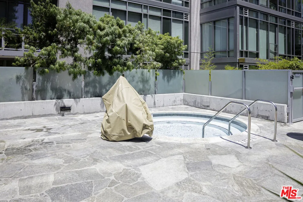 1111 S Grand Avenue #716 Los Angeles, CA 90015