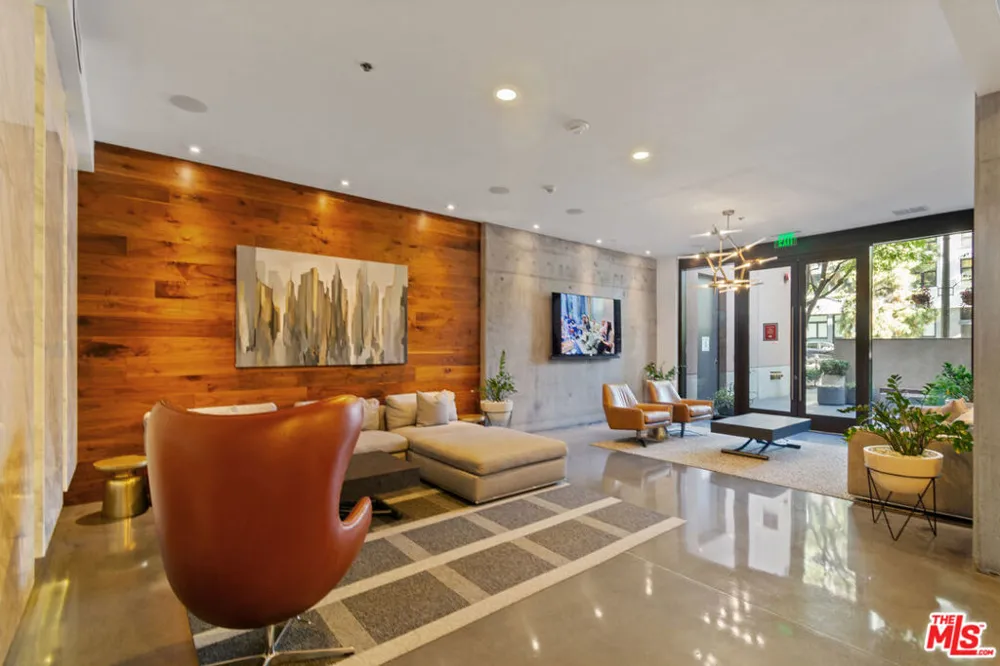 1111 S Grand Avenue #716 Los Angeles, CA 90015
