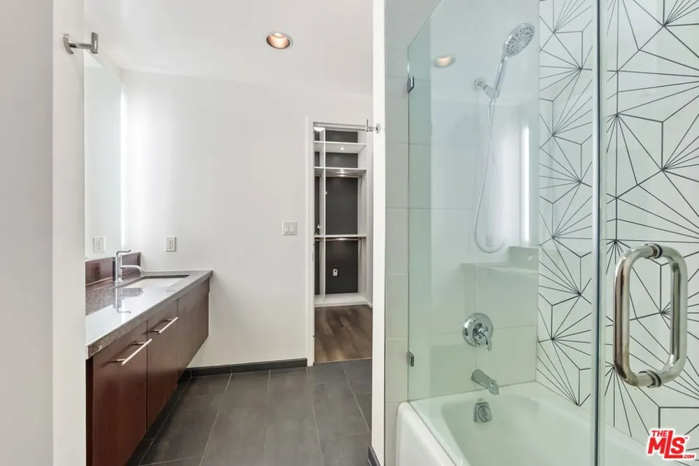 1111 S Grand Avenue #716 Los Angeles, CA 90015
