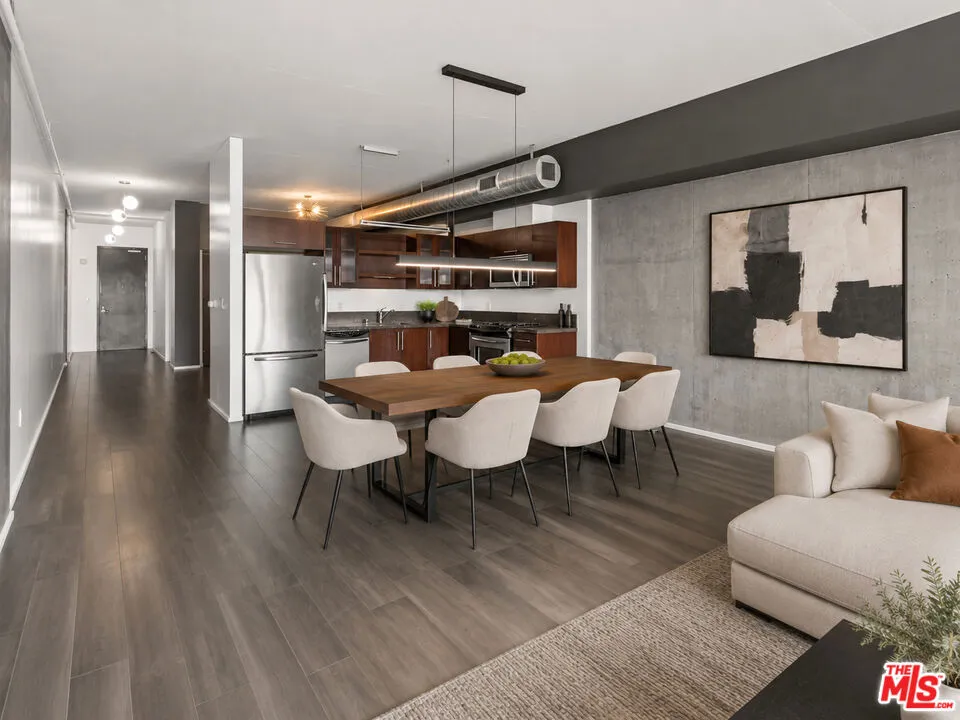 1111 S Grand Avenue #716 Los Angeles, CA 90015