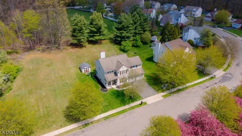 92 Connelly Ave