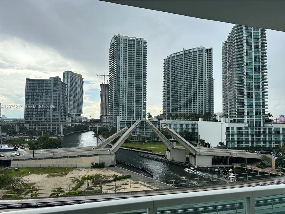 31 SE 5th St #1007 Miami, FL 33131