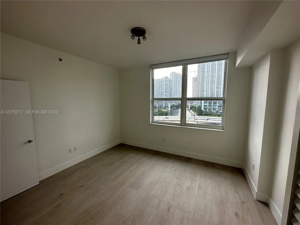 31 SE 5th St #1007 Miami, FL 33131