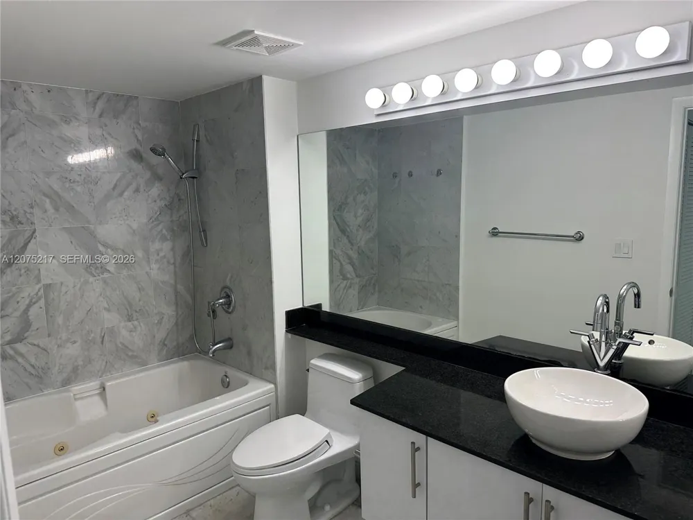31 SE 5th St #1007 Miami, FL 33131