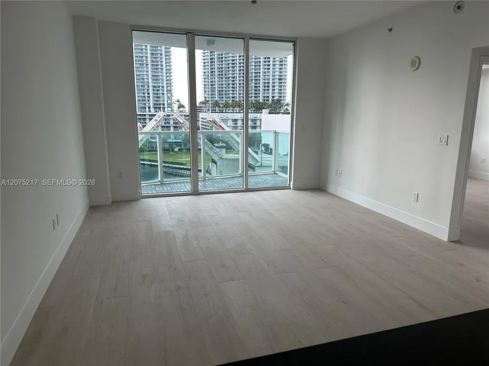 31 SE 5th St #1007 Miami, FL 33131