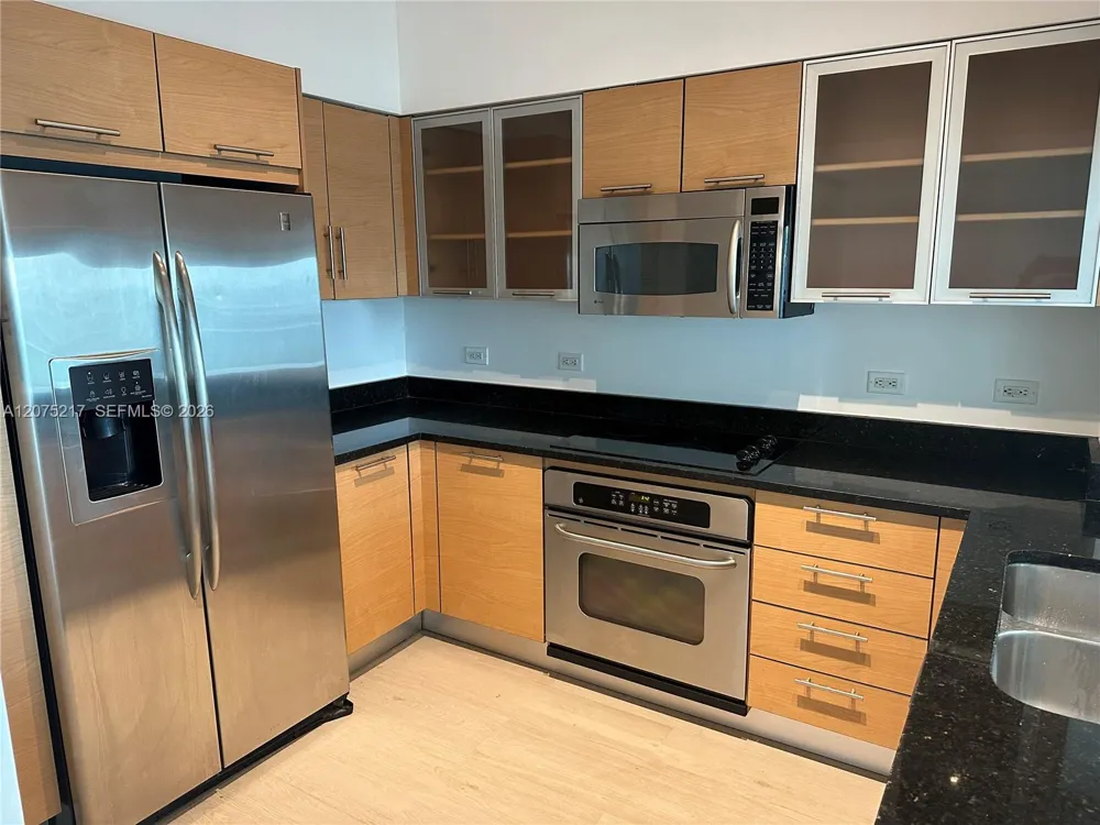 31 SE 5th St #1007 Miami, FL 33131