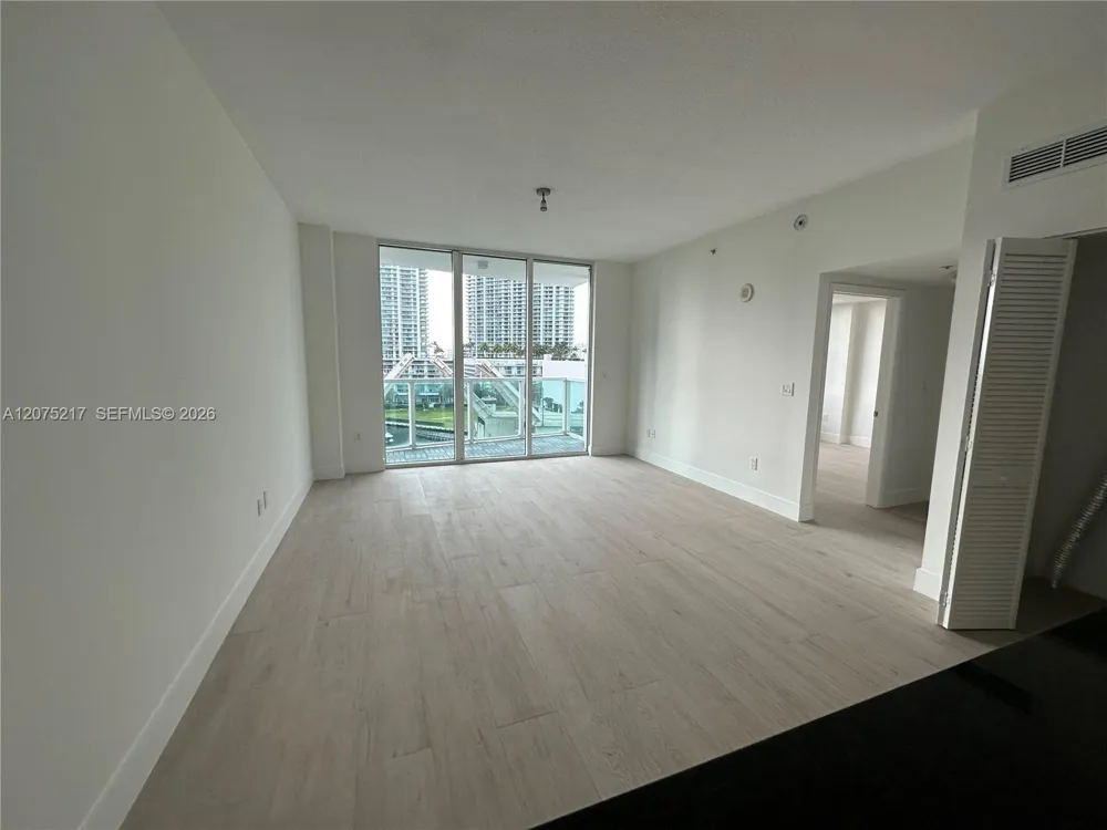 31 SE 5th St #1007 Miami, FL 33131