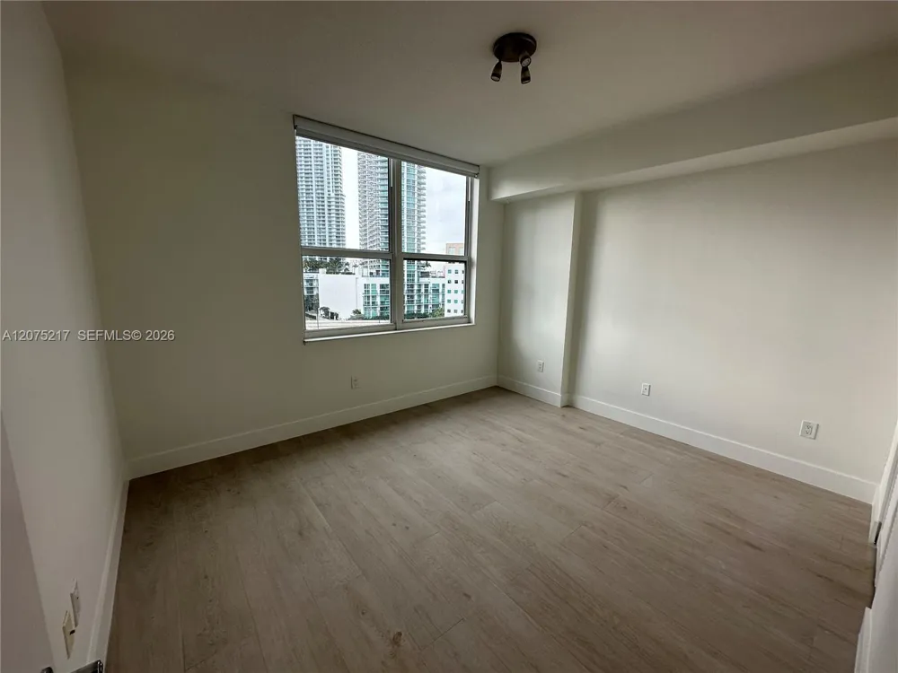 31 SE 5th St #1007 Miami, FL 33131