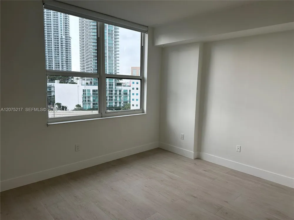 31 SE 5th St #1007 Miami, FL 33131