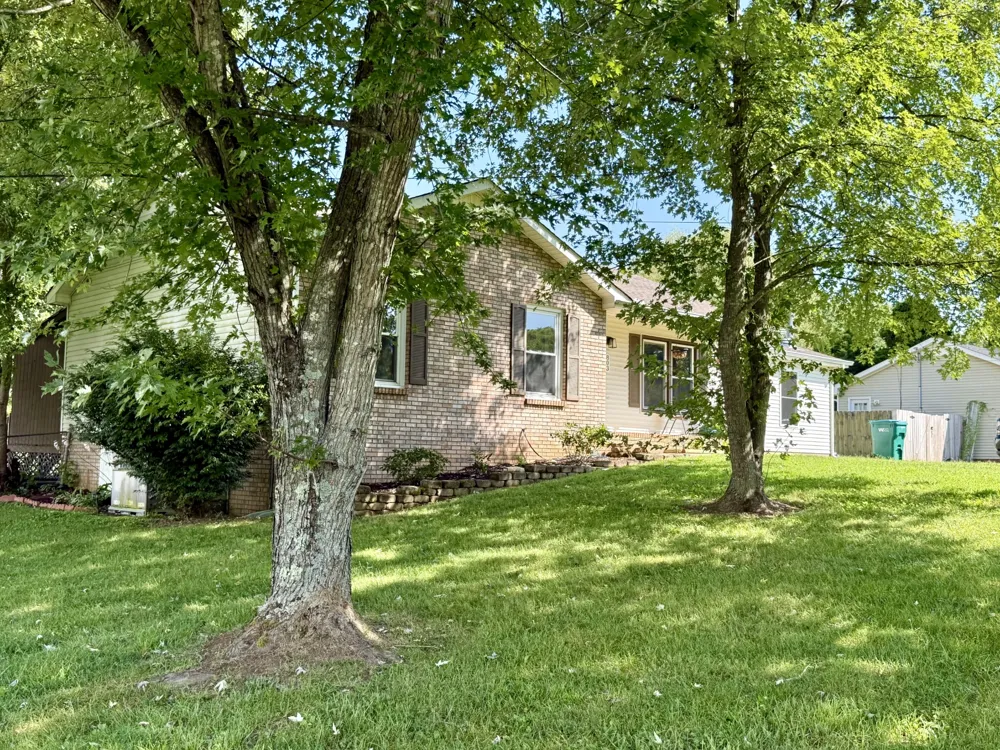 803 Merritt Lewis Ln Clarksville, TN 37042